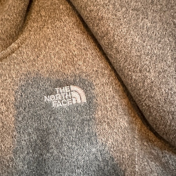 Woman’s North Face Sweater Fleece - Picture 4 of 11